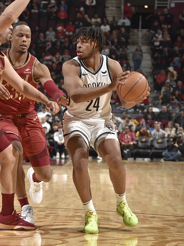 篮网大胜骑士，继续保持东部前四的简单介绍