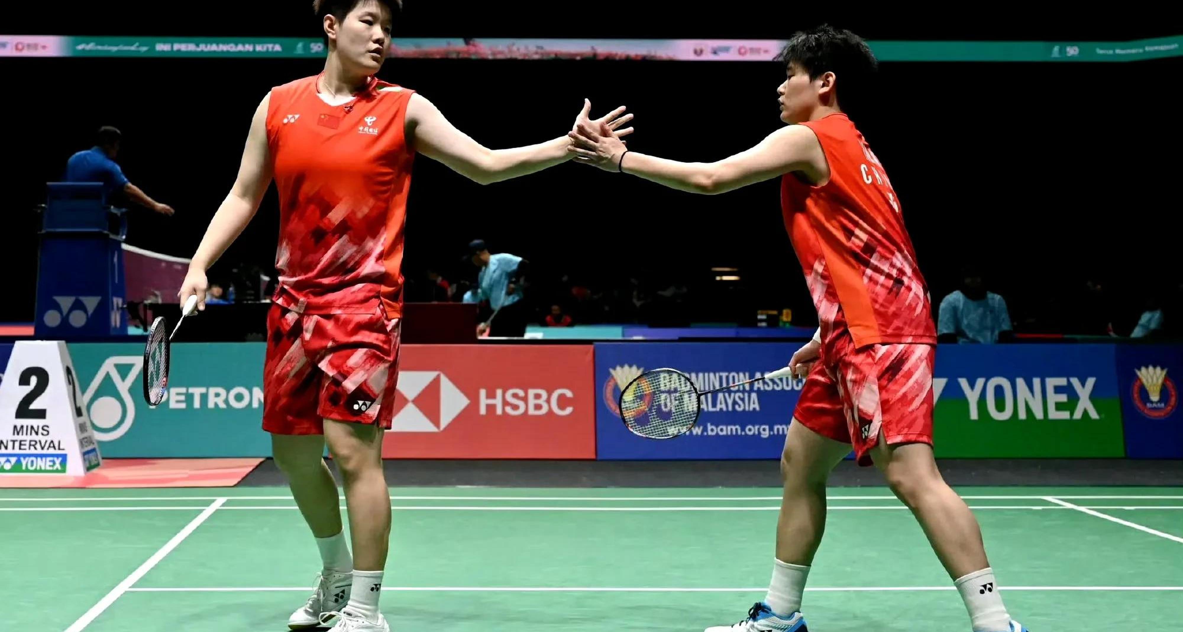 中国羽毛球队横扫英格兰羽毛球队,马琳关键制胜的简单介绍 中国羽毛球队横扫英格兰羽毛球队,马琳关键制胜的简单介绍