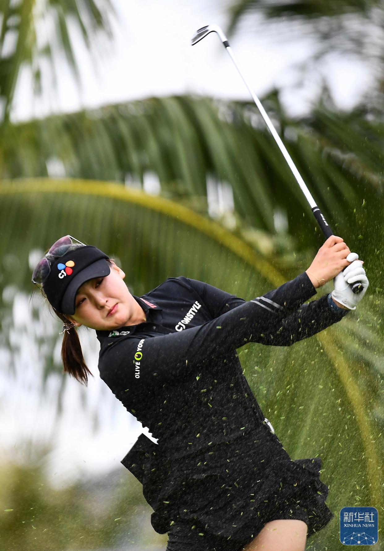 包含冷门频出！高尔夫战况跌宕起伏的词条