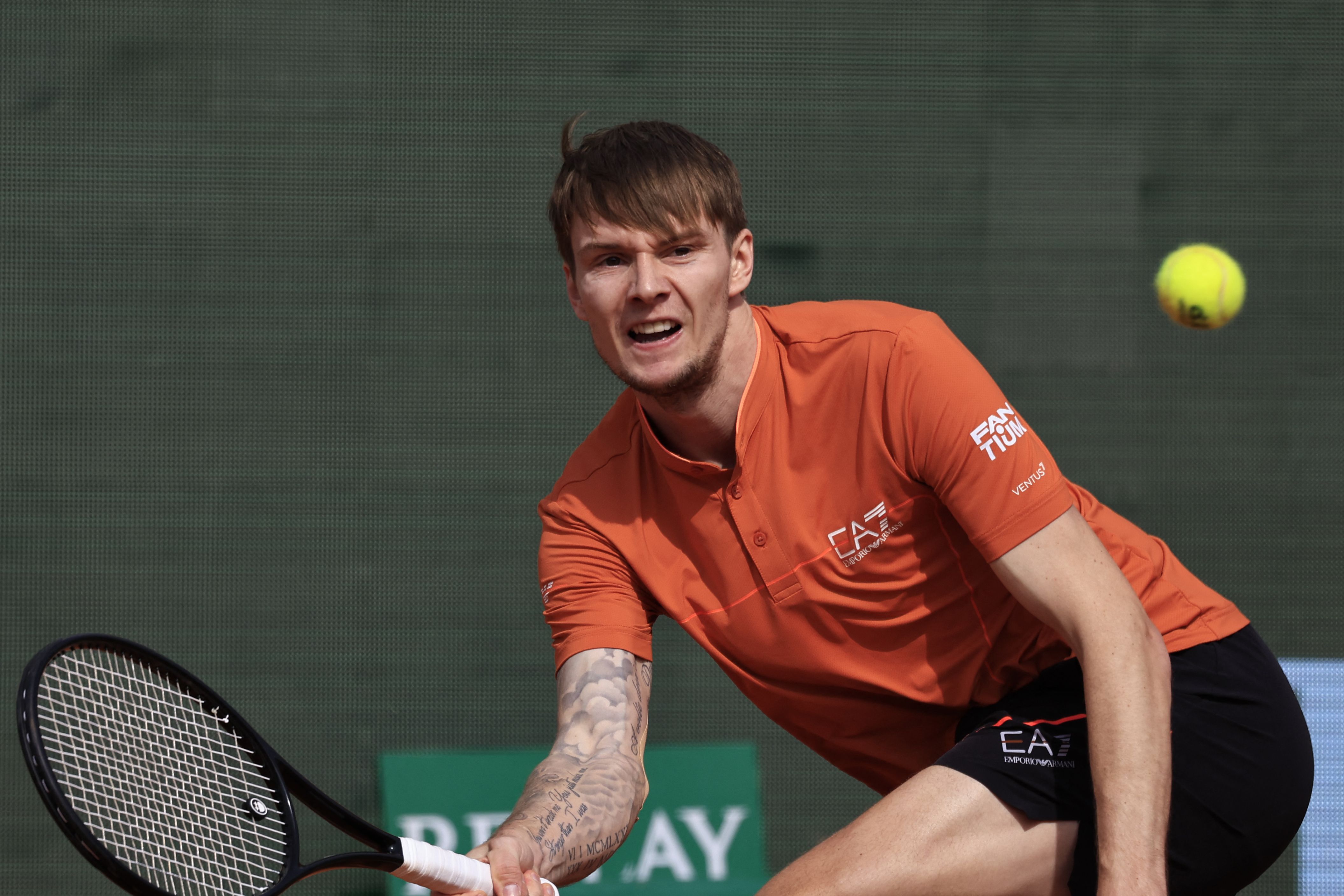 蒙特卡洛大师赛轻取温网，兹维列夫统治全场